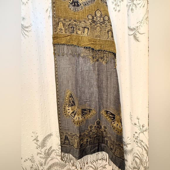 Butterfly Patterned Scarf in Gray and Gold - Picture 4 of 4